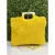 Imagem do Bolsa quadrada de palha com alça de madeira e ombro forrada