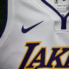 NBA Los Angeles Lakers LeBron James #6 - Jogador Silk - Branco/ Gola V na internet