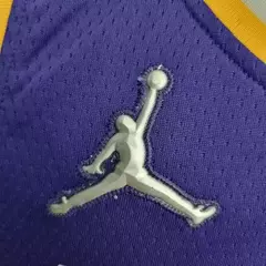 Nba Lakers 23 Jamaes Especial 75 Anos (roxa) na internet