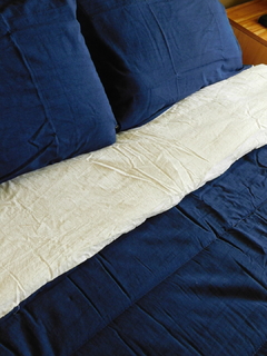 ACOLCHADO QUEEN EN TUSOR REVERSIBLE + FUNDAS