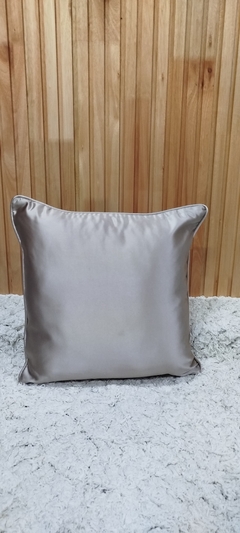 ALMOHADÓN 45X45 PRATO CUADROS - expoalmohadones
