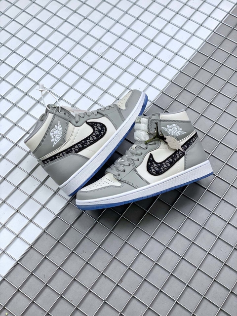Tênis NIKE AIR JORDAN 1 x DIOR High