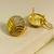 Brinco Redondo Liso Trabalhado e Zircônias Banhado a Ouro 18K