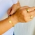 Pulseira Feminina Fé Gratidão Detalhes Cruz Lisa - Dabru Joias