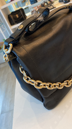 Bolsa artesana com correntaria - Bella Elegance