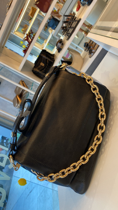 Bolsa artesana com correntaria na internet