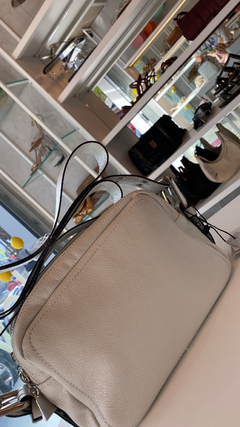 Bolsa Artesana com ilhoes
