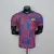 Camisa Barcelona Treino 22/23 Jogador Nike Masculina - Azul e Gréna - comprar online