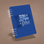 Caderno Wire-o azul royal "Tudo no Tempo de Deus". Capa durável com design significativo.