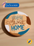 Quadro Decorativo Redondo de Pinus com 18cm, escrito Home Sweet Home, Lettering Colorido.