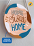 Quadro Decorativo Redondo de Pinus com 18cm pendurado na parede com uma corda de algodão, escrito Home Sweet Home, Lettering Colorido. Imagem de Perto, mostrando os detalhes