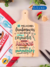 Tábua de corte de carne e legumes decorativa para colocar na cozinha, enfeite personalizável com a frase que você escolher, decoração com 40cm para pendurar na parede ou colocar na bancada. Arte feita a mão, escrito: As melhores lembraças são feitas de bo