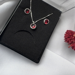 Conjunto redondo vermelho Cravação ingleza