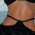 Detalhe da saia preta, ideal para biquínis e saída de praia, com adornos em pedras.