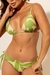 Biquíni fresh cortininha com estampa de folhas verdes, modelo triangular, ideal para dias de sol.