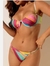 Biquíni aspa color com estampas coloridas, modelo com bojo e calcinha com detalhe em fivela.