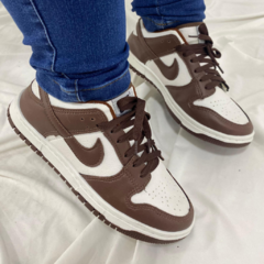 Dunk Low Marrom