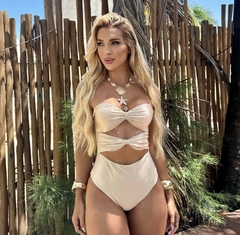 Maiô Mônaco Nude