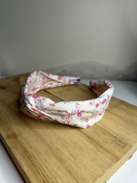 Tiara Estilo Turbante Delicada