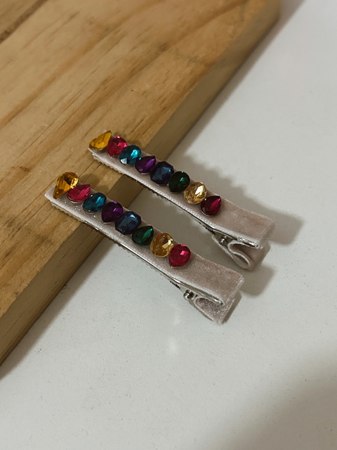 Par de Presilhas Veludo Rose Dust com Pedrarias Coloridas - comprar online