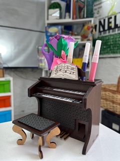 Mini órgão porta canetas