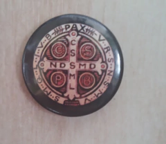 broche medalha de São Bento 