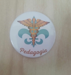 Botton alfinete símbolo da pedagogia