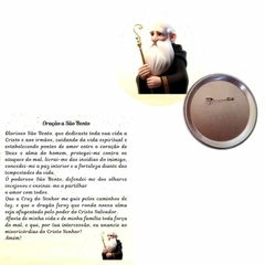 Botton com cartão de oração de São Bento