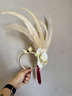 Tiara Carnaval Orquídea com Penas na internet