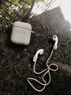 FUNDA AIRPODS LISA 1/2 GENERACIÓN
