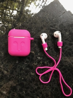 FUNDA AIRPODS LISA 1/2 GENERACIÓN en internet