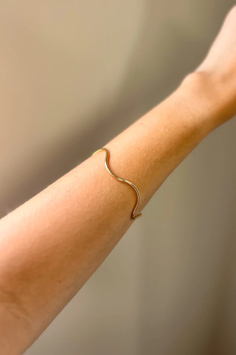 Bracelete Ondulado Dourado - comprar online