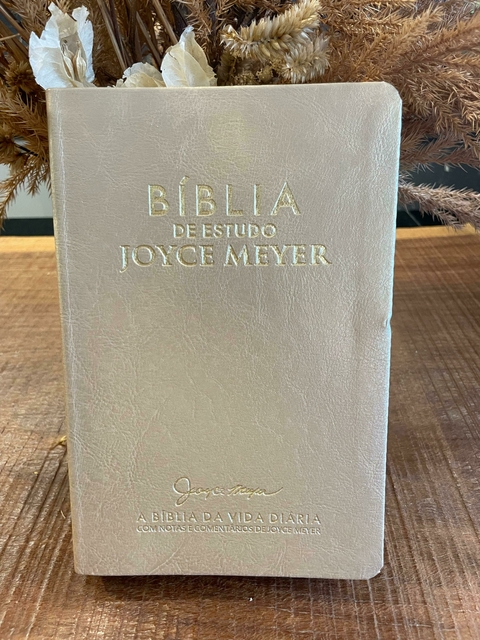 Bíblia de Estudo Joyce Meyer Dourado Luxo - Nova Versão Internacional (NVI)