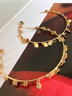 Argola Pingentes Coraçõezinhos - dourada 4040 na internet