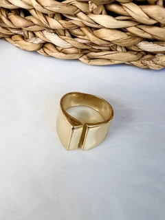 Anel Manu - dourado 2020