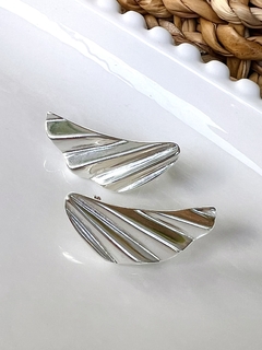 Ear Cuff Asas - prata 2022