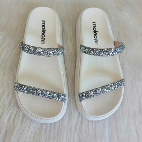 Sandália Moleca Papete Tira Maxxi Gliter /Prata Branco Off