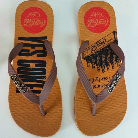 SANDALIA COCA COLA YES COKE! CARAMELO/MARROM 3