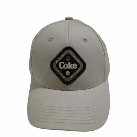 BONE COCA COLA PATCH SILKADO APLICADO BORD FRONTAL DORA U KAKI CLARO - comprar online