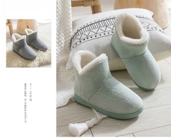 Imagem do Chinelos de inverno femininos quentes de pelúcia casais sapatos de chão antide