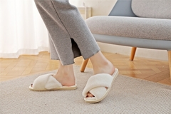 BEVERGREEN Winter Women House Chinelos Faux Fur Faux Flat Shoes Women Slip on Ho