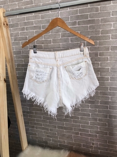 Short Carla na internet