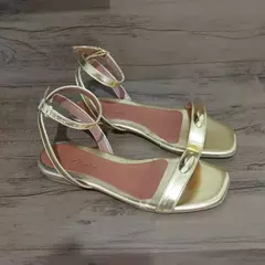 Sandália Feminina Rasteira Dourada Botão com Talão Novidade em Promoção