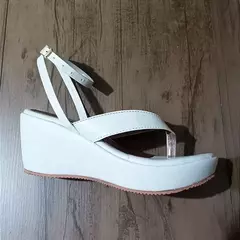 Tamanco Anabela de Dedo Flat Verão Bico Redondo Salto 7cm Super Leve Novidade - comprar online