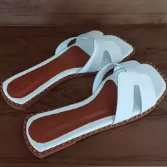 Sandália Rasteirinha H Branca Bico Quadrado Novidade - Rispa Calçados