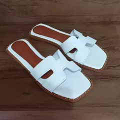 Sandália Rasteirinha H Branca Bico Quadrado Novidade - comprar online