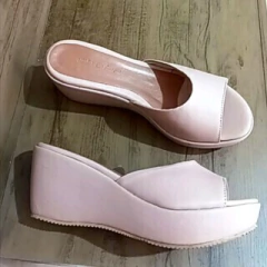 Sandália Feminina Tamanco Peeptoe Anabela 7cm Baixa Nude Novidade Promoção - Rispa Calçados