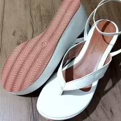 Tamanco Anabela de Dedo Flat Verão Bico Redondo Salto 7cm Super Leve Novidade - comprar online
