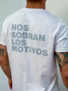 Remera Nos Sobran Los Motivos Algodón