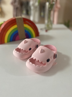 Crocs shark Paula